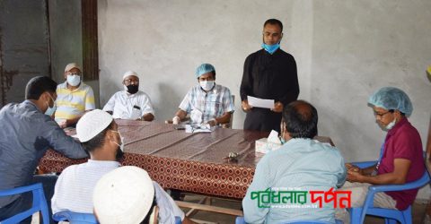 পূর্বধলায় গরুর ক্ষেত খাওয়াকে কেন্দ্র করে সংঘর্ষে বাড়িঘরে হামলা ও লুটপাটের প্রতিবাদে সংবাদ সম্মেলন