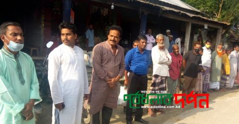 পূর্বধলায় জব্দকৃত চালের প্রকৃত দোষীদের শাস্তির দাবিতে মানববন্ধন