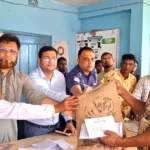 পূর্বধলায় অতিবৃষ্টিতে ক্ষতিগ্রস্ত কৃষকদের মাঝে প্রধানমন্ত্রীর উপহার; নগদ ৬ হাজার টাকা ও ৩০ কেজি চাল বিতরণ